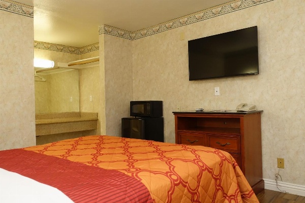 Tropic Lodge image 2